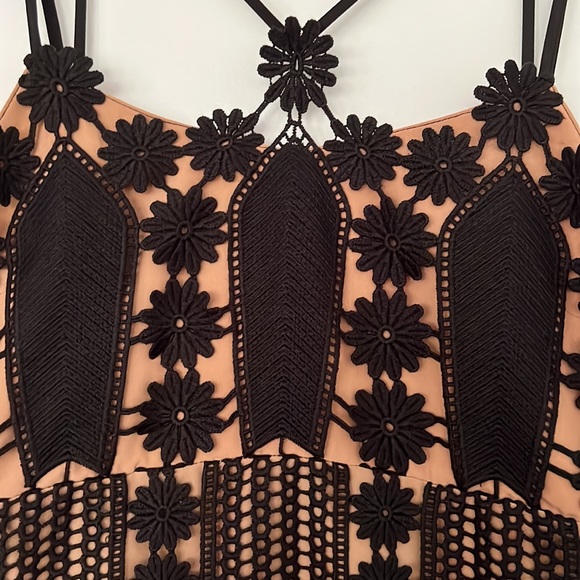 Self-portrait embroidered floral lace mini dress — size: 6 - Picture 7 of 10